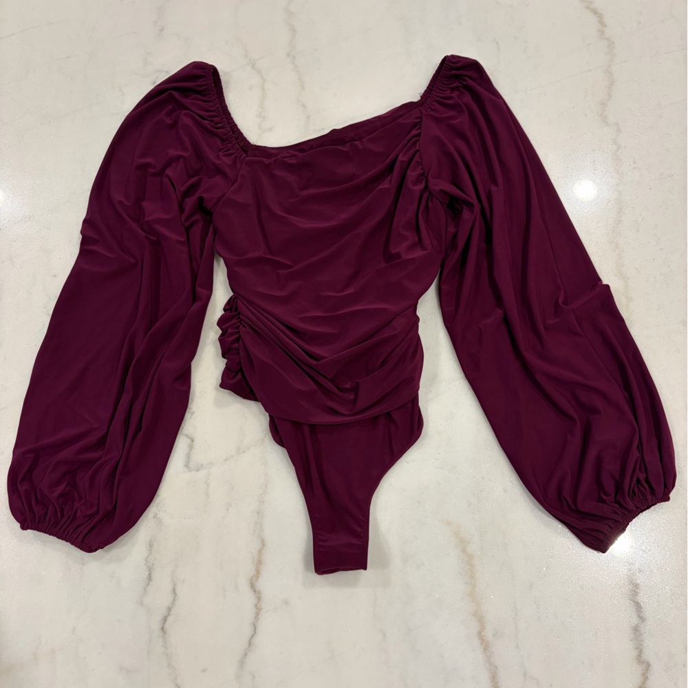 Lulu’s Puff Sleeve Bodysuit Maroon burgundy sexy XS slanted neckline never worn
